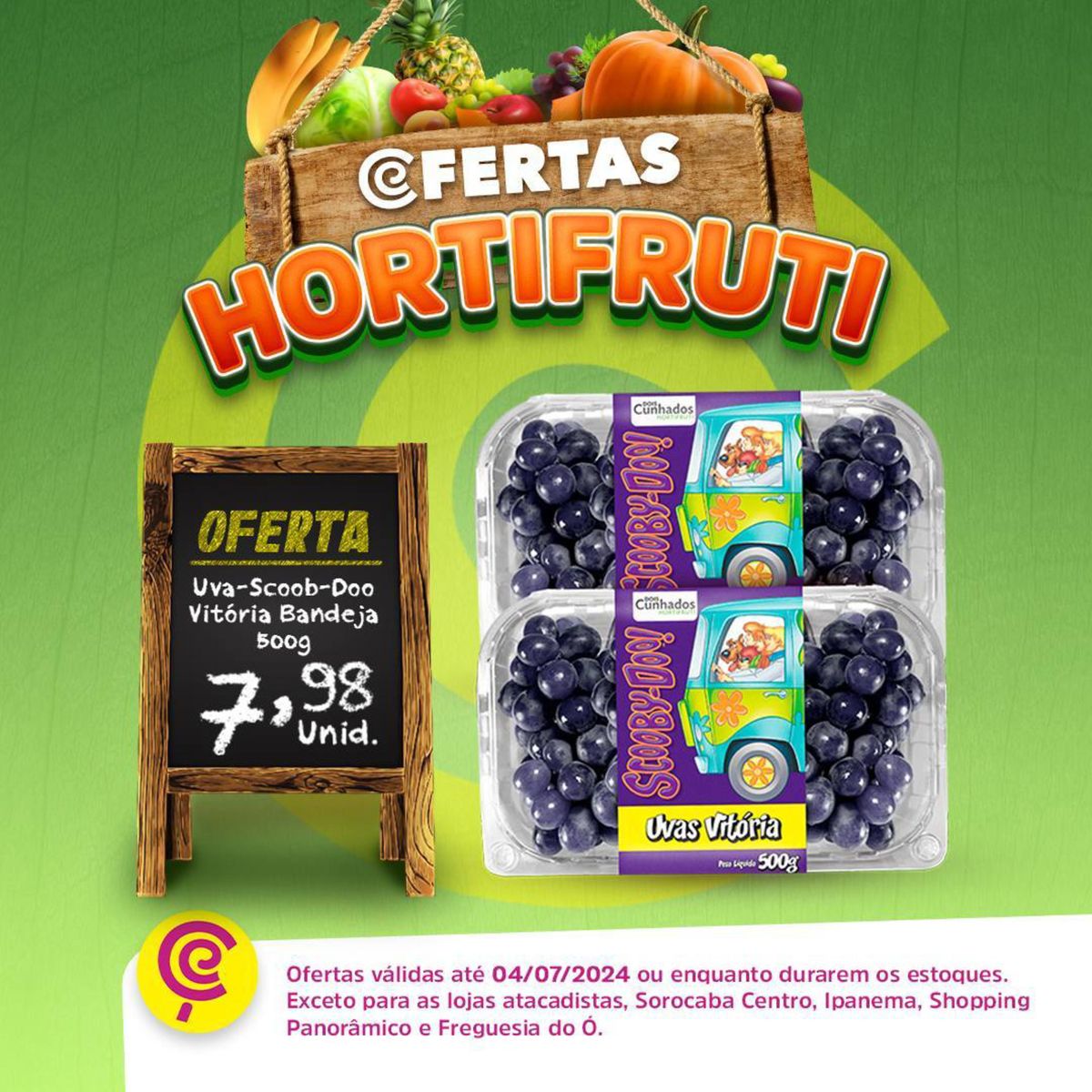 Ofertas em frutas e bandejas de produtos diversos